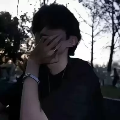 钟由希